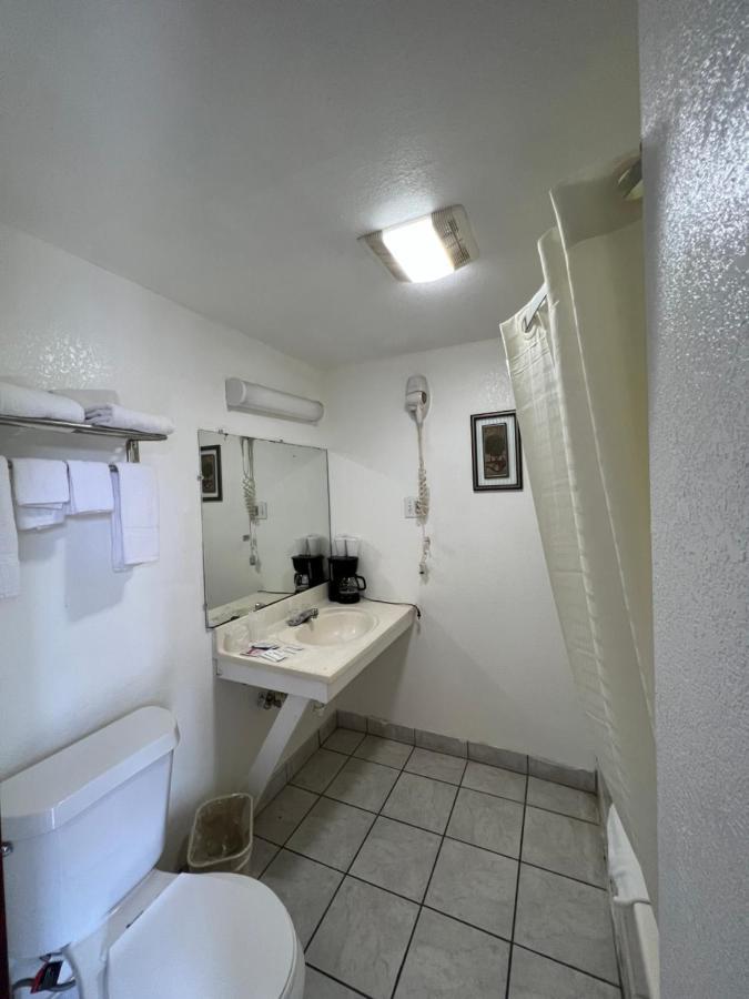 Budget Inn & Suites Freer Exterior photo